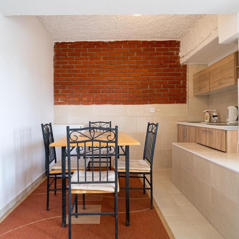Guest House Ana - Family Studio with Terrace - 3