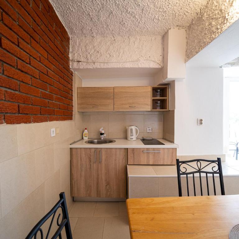Guest House Ana - Family Studio with Terrace - 2