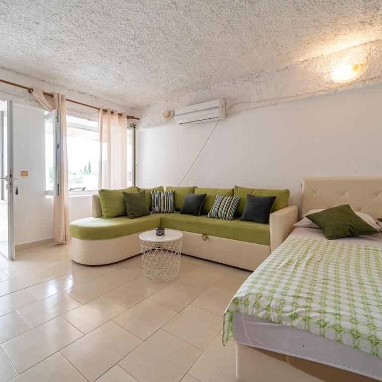 Guest House Ana - Family Studio with Terrace - 1