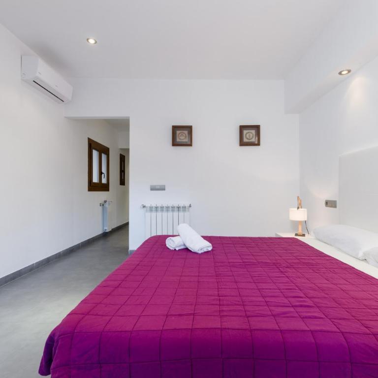 YourHouse Es Cardinal - Three-Bedroom House - 24