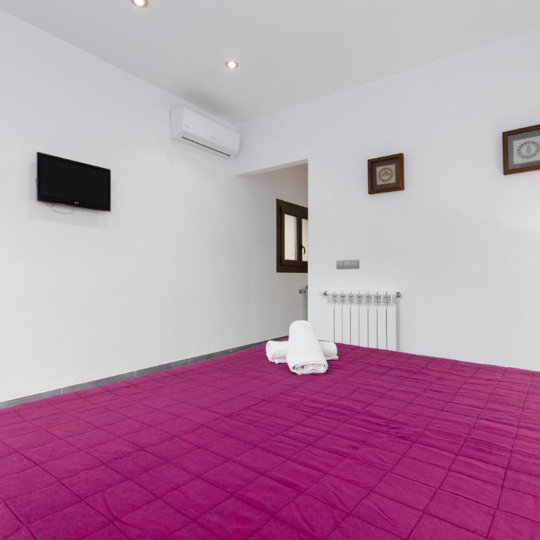 YourHouse Es Cardinal - Three-Bedroom House - 22