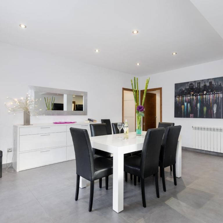 YourHouse Es Cardinal - Three-Bedroom House - 11