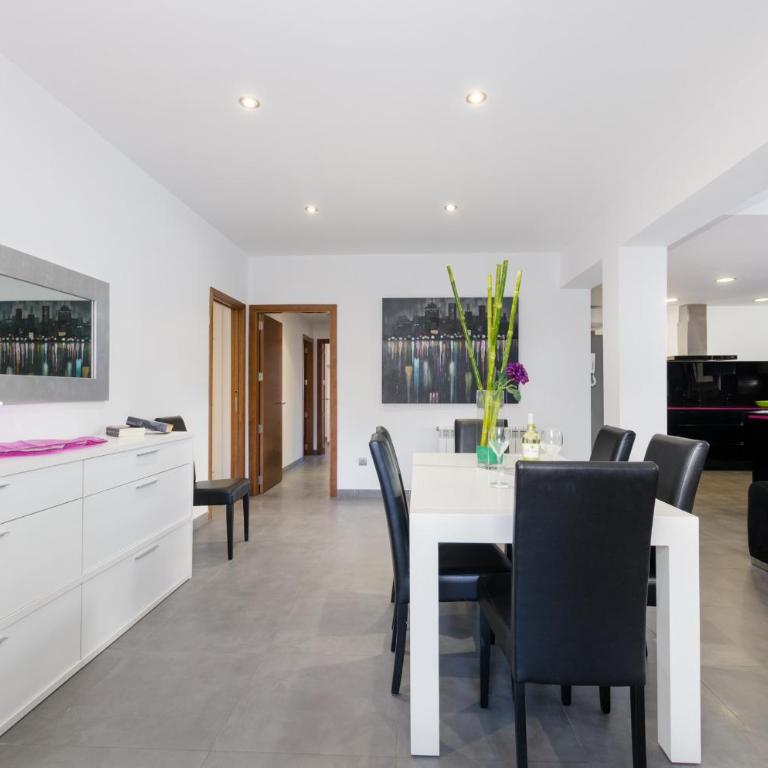 YourHouse Es Cardinal - Three-Bedroom House - 13