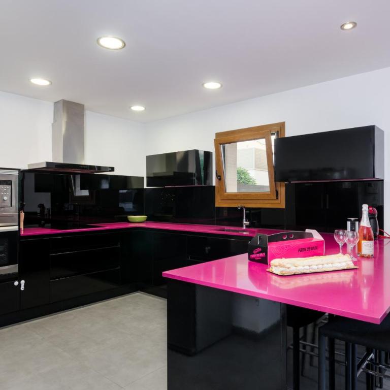 YourHouse Es Cardinal - Three-Bedroom House - 14