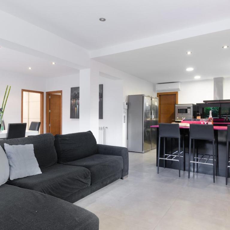 YourHouse Es Cardinal - Three-Bedroom House - 1