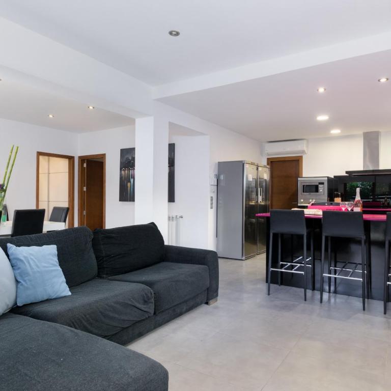 YourHouse Es Cardinal - Three-Bedroom House - 16