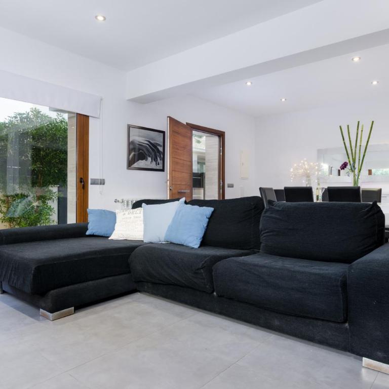 YourHouse Es Cardinal - Three-Bedroom House - 3