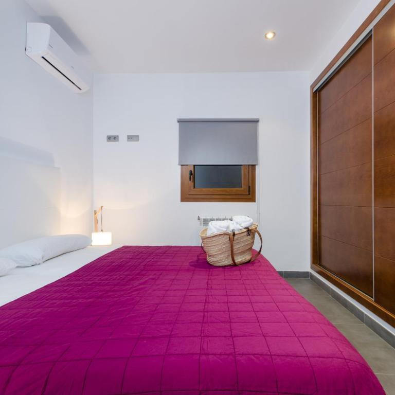 YourHouse Es Cardinal - Three-Bedroom House - 20