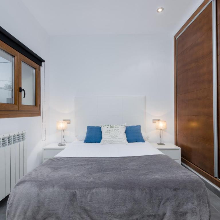 YourHouse Es Cardinal - Three-Bedroom House - 19