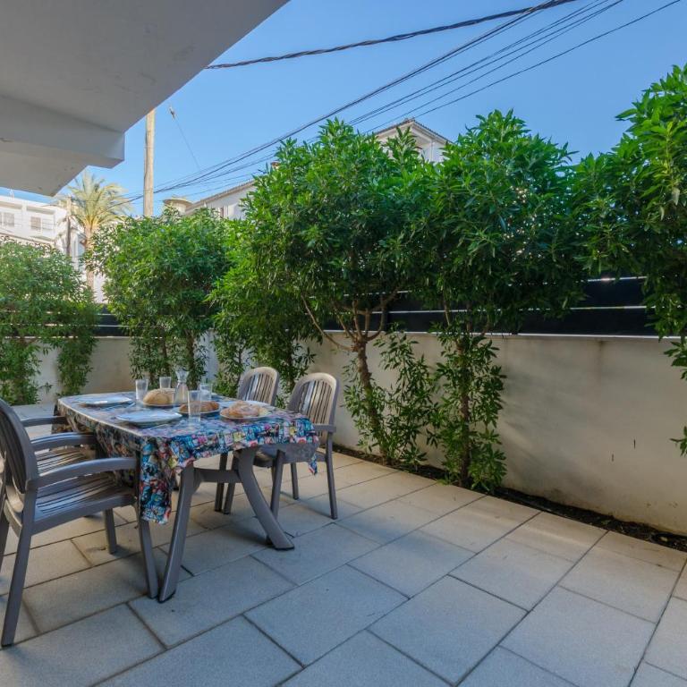 YourHouse Es Cardinal - Three-Bedroom House - 33
