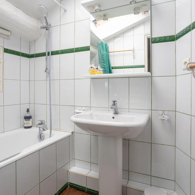 Petit Paradis Nemausus - One-Bedroom Apartment - 9
