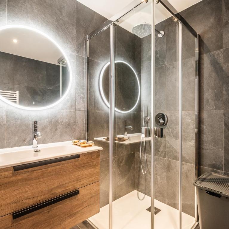 Apartment Sipo Alpe D'Huez - by EMERALD STAY - Three-Bedroom Apartment - 3