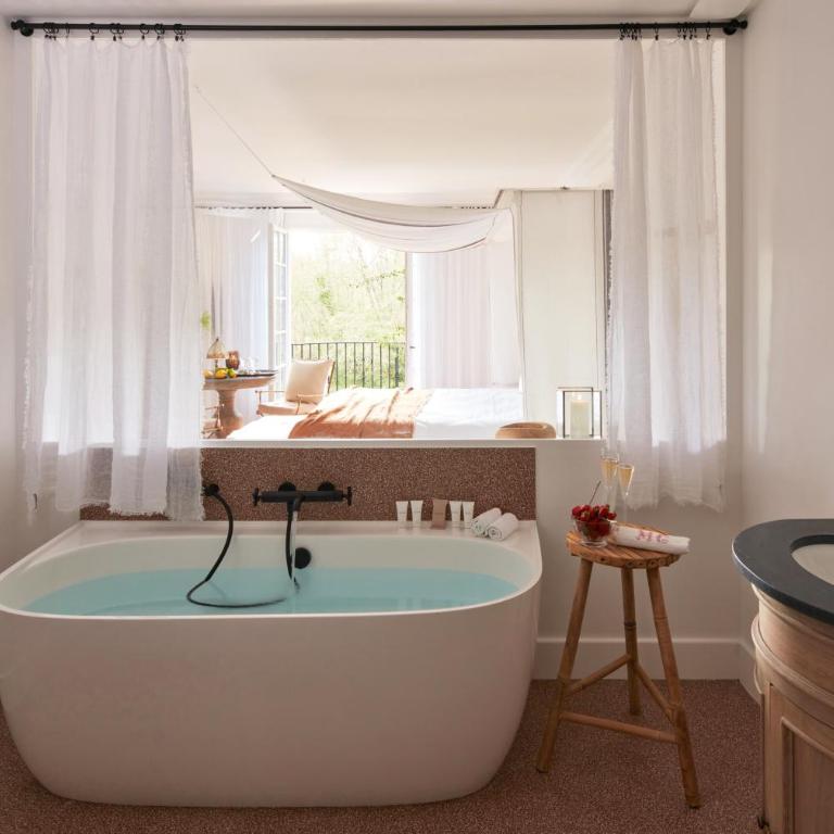 Brindos, Lac & Château - Relais & Châteaux - Anglet Biarritz - Chambre Double Deluxe - Vue sur Jardin - 2