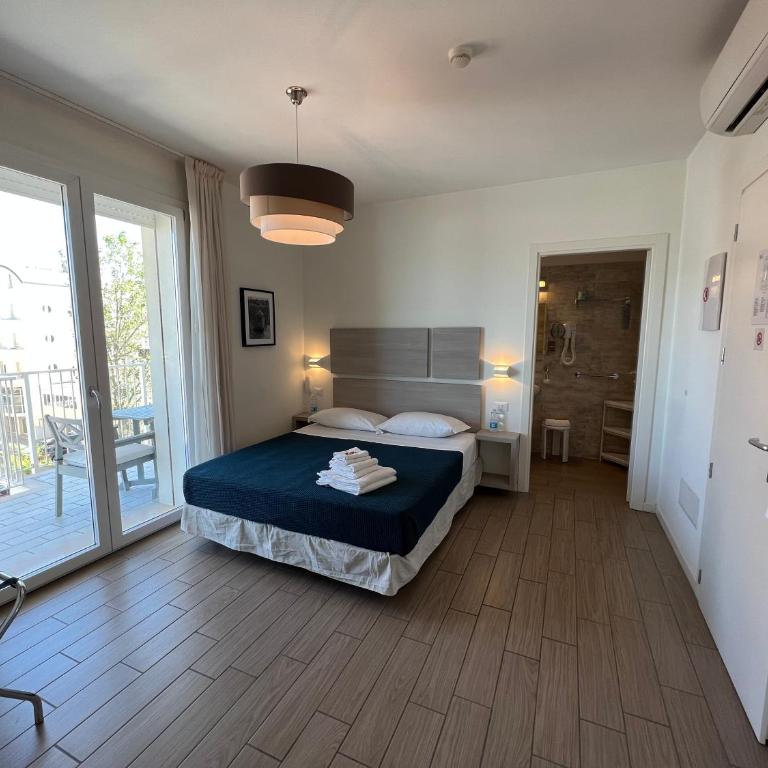 Hotel Riva e Mare - Camera Matrimoniale con Balcone e Vista Mare - 6