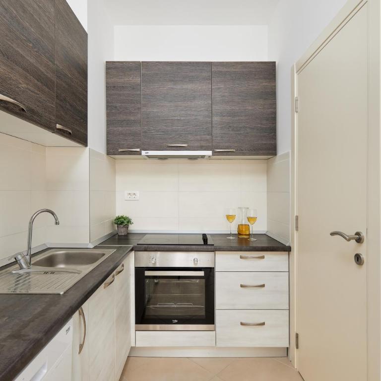 M&M&M Apartments - One-Bedroom Apartment - 4
