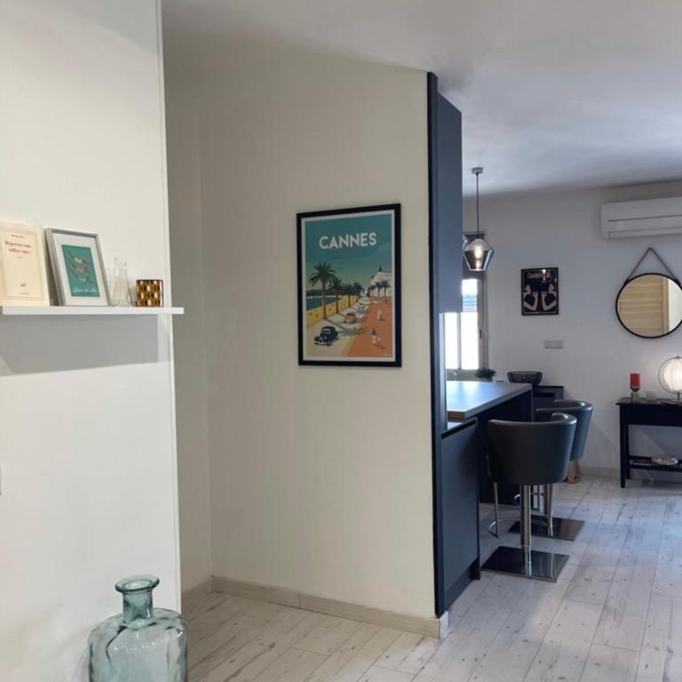 Deux pièces spacieux Place de Gaulle centre-ville d'Antibes avec extérieur - Appartement - 4