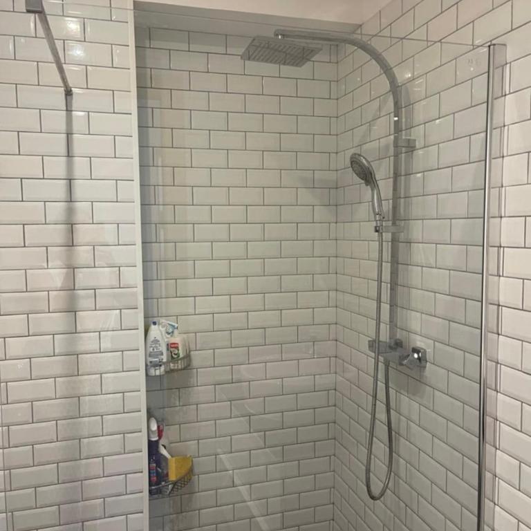 Deux pièces spacieux Place de Gaulle centre-ville d'Antibes avec extérieur - Appartement - 5