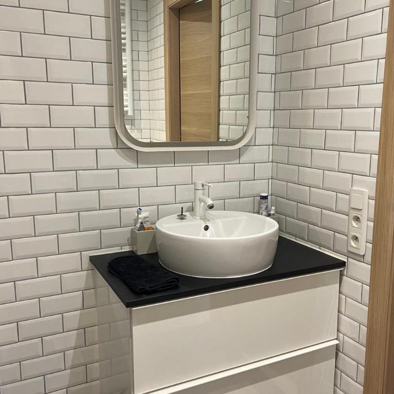 Deux pièces spacieux Place de Gaulle centre-ville d'Antibes avec extérieur - Appartement - 6