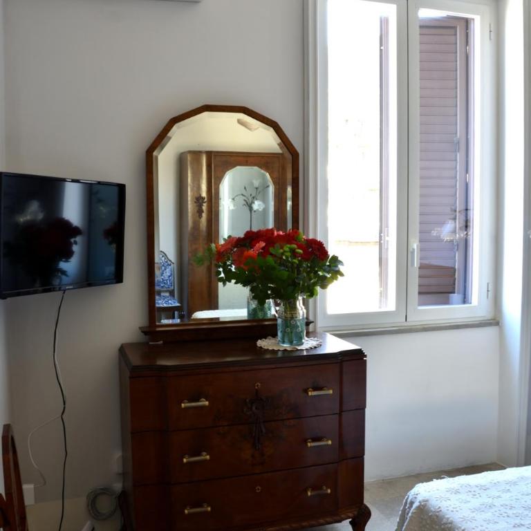 Battisti 18 Vintage Rooms - Double Room with Private External Bathroom - 16