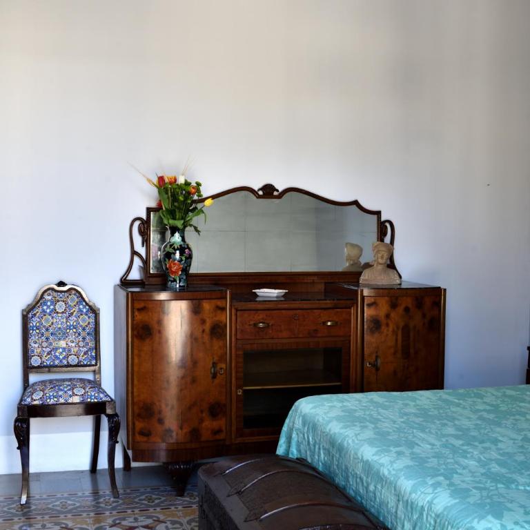 Battisti 18 Vintage Rooms - Triple Room with Private External Bathroom - 21