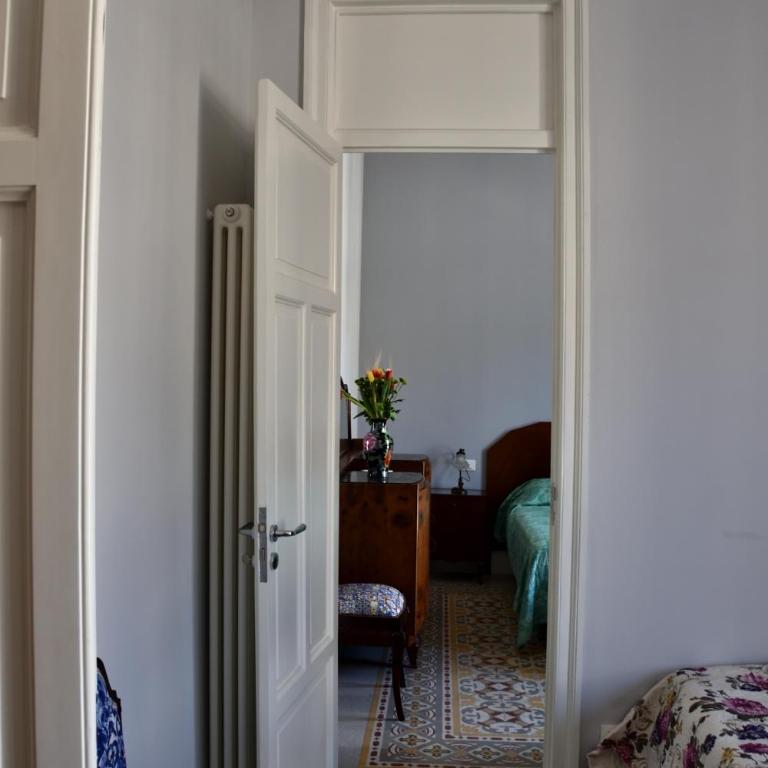 Battisti 18 Vintage Rooms - Triple Room with Private External Bathroom - 26