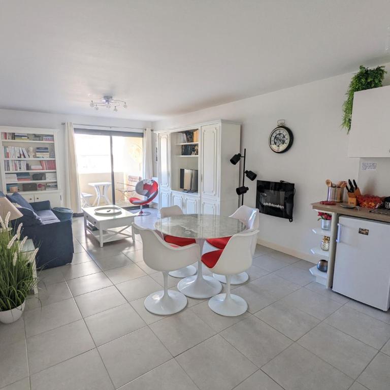 Arcachon centre ville - Charmant T2 avec balcon, parking sécurisé, proche gare, commerces et plage - FR-1-420-90 - Apartment (2 Adults) - 1