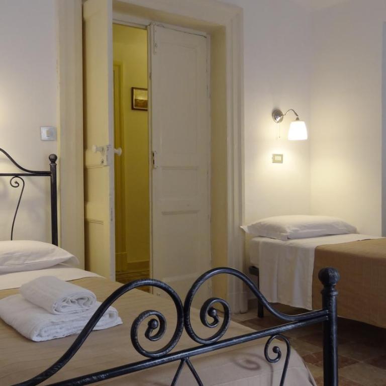 Sparta - Twin Room with Private External Bathroom - 6