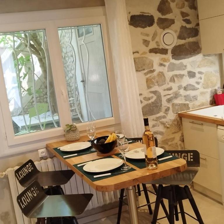 LE COSY Joli F2 proche gare, Arénes avec terrasse privée - One-Bedroom Apartment - 1