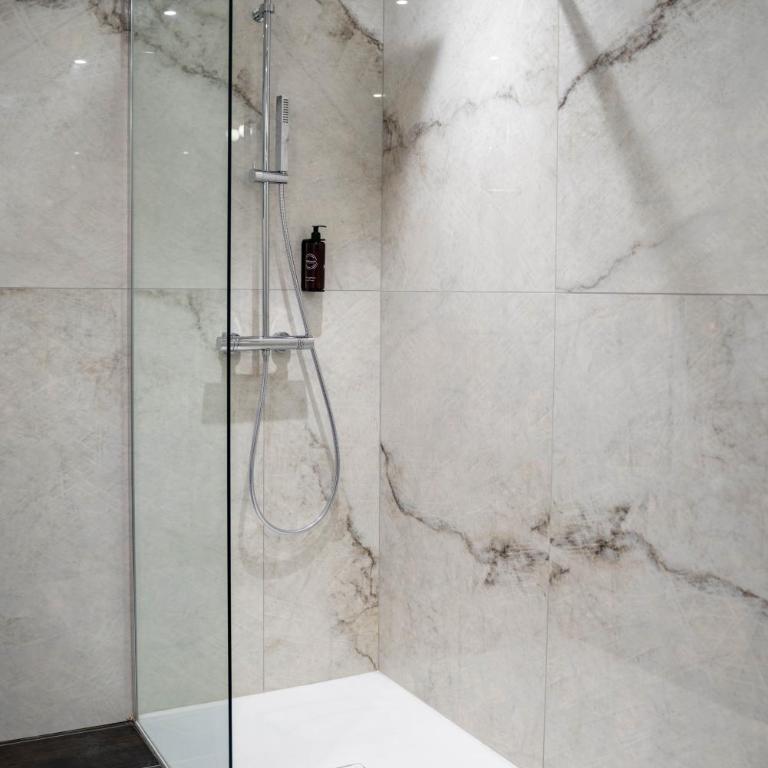 Le Confidentiel Hôtel & SPA - Suite avec Jacuzzi - 8