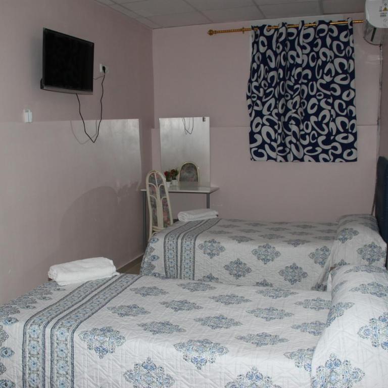 Pension La Lambra Azul - Standard Double Room with Shared Bathroom - 3