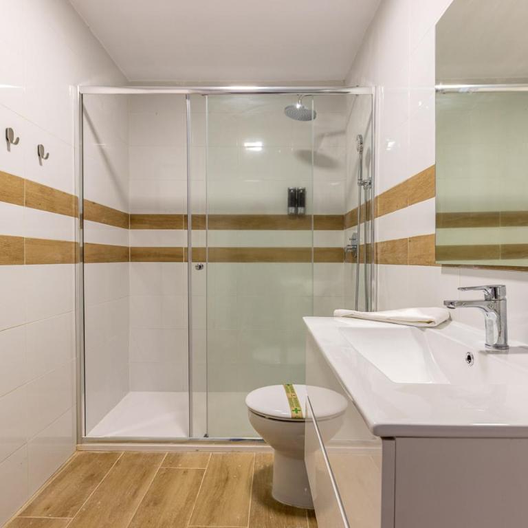 FUN BUILDING APARTMENTS by HOMEABOUT - Superior 1BR 1BT & Private Balcony - 21