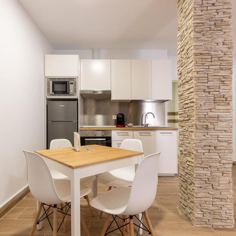 FUN BUILDING APARTMENTS by HOMEABOUT - Superior 1BR 1BT & Private Balcony - 22