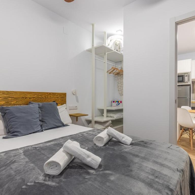 FUN BUILDING APARTMENTS by HOMEABOUT - Superior 1BR 1BT & Private Balcony - 24