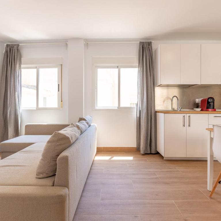 FUN BUILDING APARTMENTS by HOMEABOUT - Superior 1BR 1BT & Private Balcony - 7