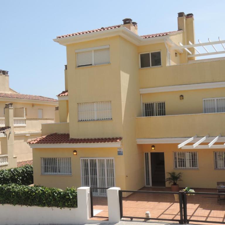 ACOGEDOR ADOSADO entre mar y montaña - Four-Bedroom House - 20