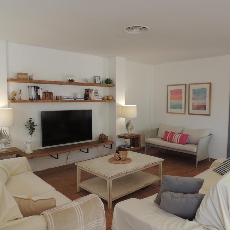 ACOGEDOR ADOSADO entre mar y montaña - Four-Bedroom House - 30