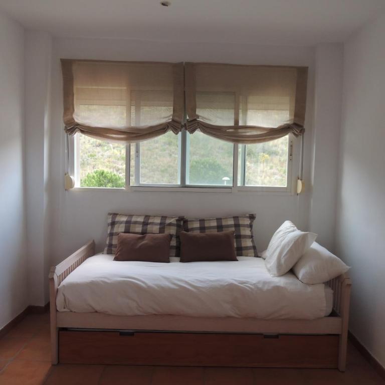 ACOGEDOR ADOSADO entre mar y montaña - Four-Bedroom House - 38