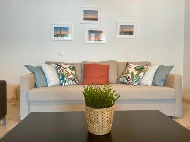 GATU PREMIUM Racimo, terraza, aire ac, piscina comun, wifi y parking " Preferente mayores de 25 años y familias " - Apartamento con terraza - 4