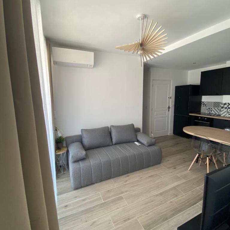 Ajaccio magnifique T2 37m2 centre ville vue mer au bord de la plage Neuf 4 couchages balcon parking privé fermé Clim wifi - Apartment mit 1 Schlafzimmer - 7