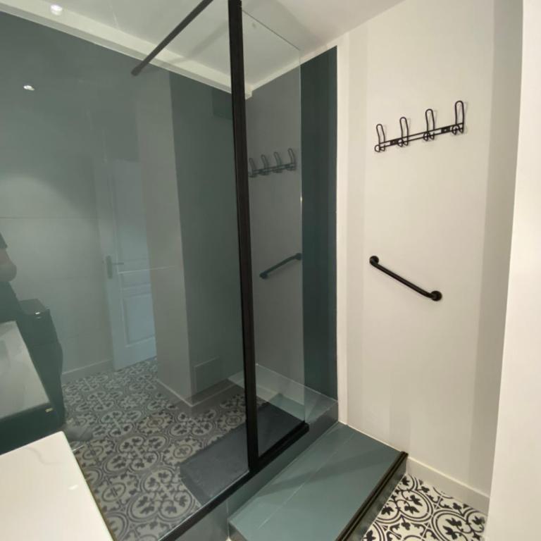Ajaccio magnifique T2 37m2 centre ville vue mer au bord de la plage Neuf 4 couchages balcon parking privé fermé Clim wifi - Apartment mit 1 Schlafzimmer - 26