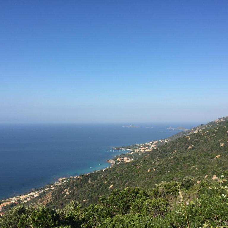 Ajaccio magnifique T2 37m2 centre ville vue mer au bord de la plage Neuf 4 couchages balcon parking privé fermé Clim wifi - Apartment mit 1 Schlafzimmer - 42