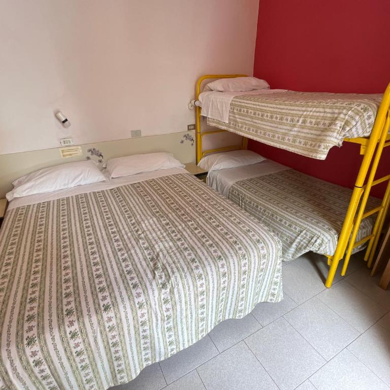 HOTEL ZUCCONI - Camera Quadrupla - 4