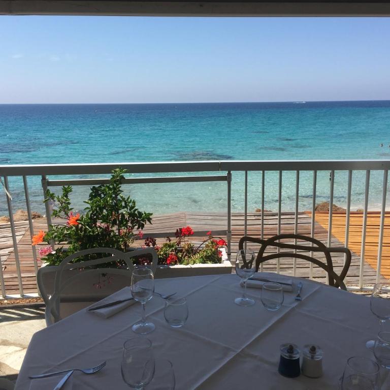 Ajaccio magnifique T2 37m2 centre ville vue mer au bord de la plage Neuf 4 couchages balcon parking privé fermé Clim wifi - Apartment mit 1 Schlafzimmer - 34