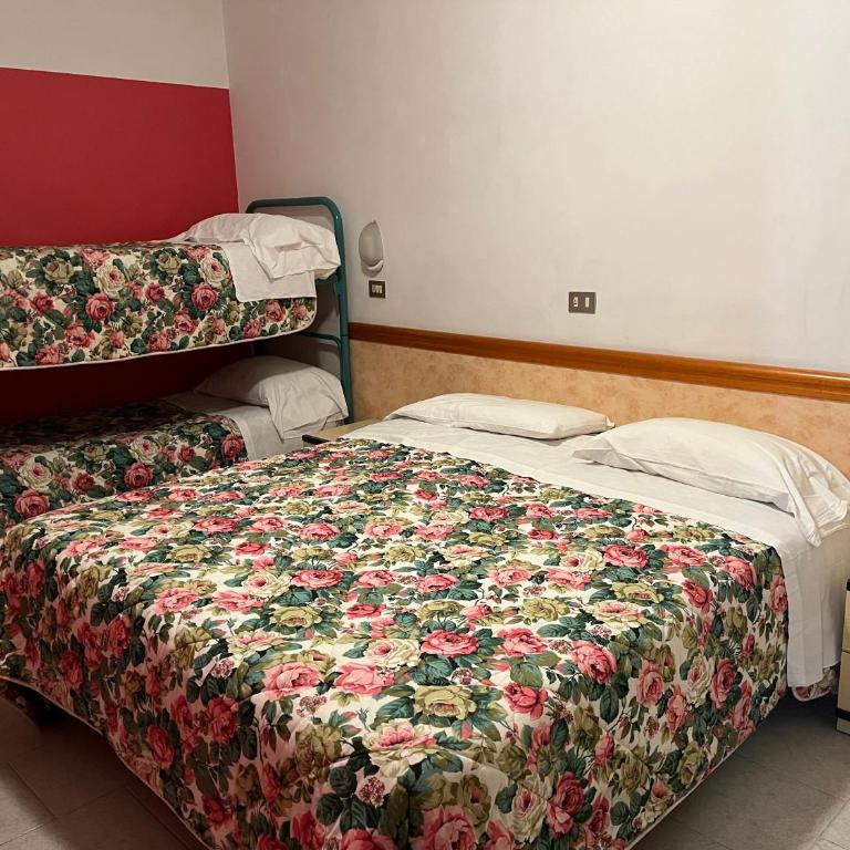 HOTEL ZUCCONI - Camera Quadrupla - 1