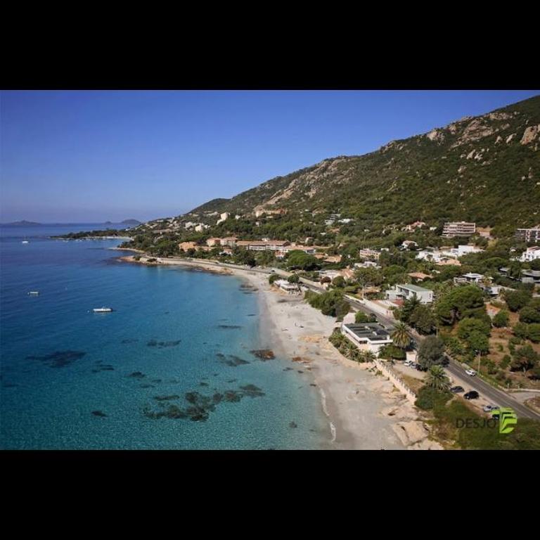 Ajaccio magnifique T2 37m2 centre ville vue mer au bord de la plage Neuf 4 couchages balcon parking privé fermé Clim wifi - Apartment mit 1 Schlafzimmer - 37