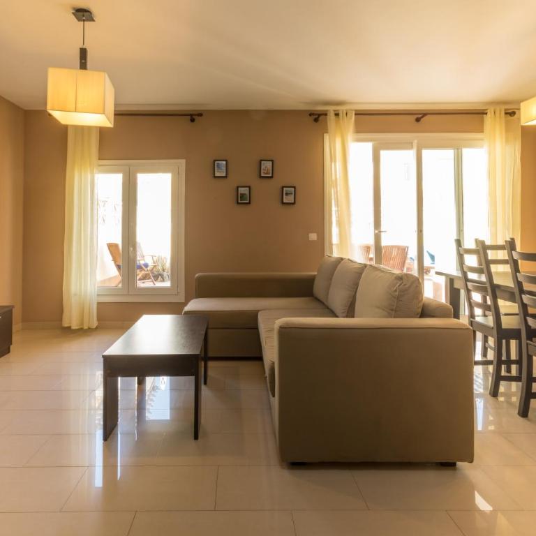 Preciosa Villa Con Piscina Privada - Villa MaPo - Three-Bedroom Villa - 4