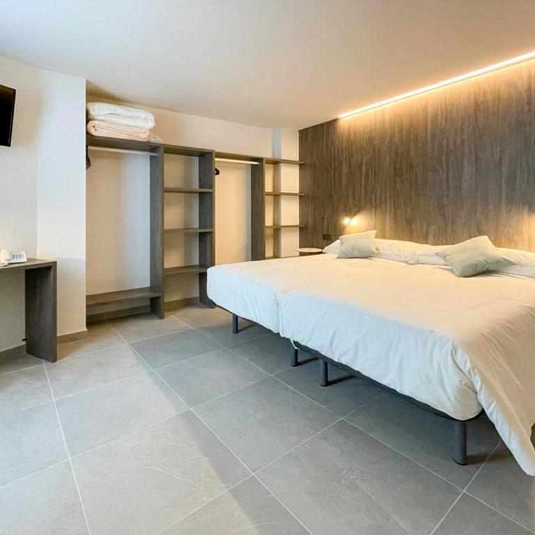 Hotel Quatre Llunes - Habitación Doble - 2 camas - 12