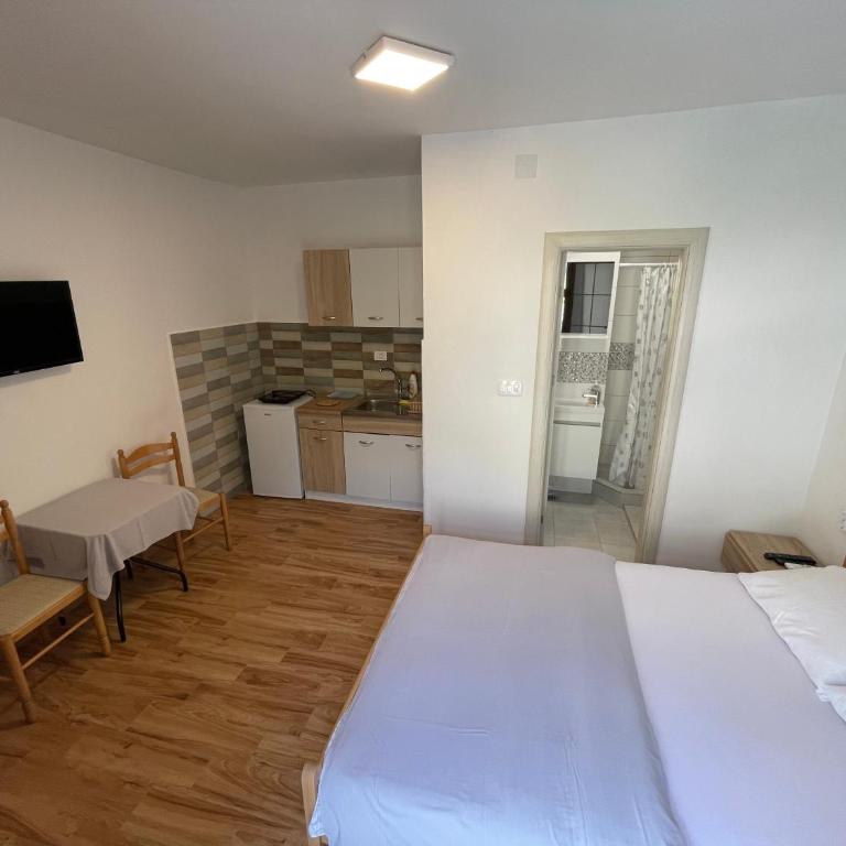 Apartments Dionis - Studio with Balcony - 6