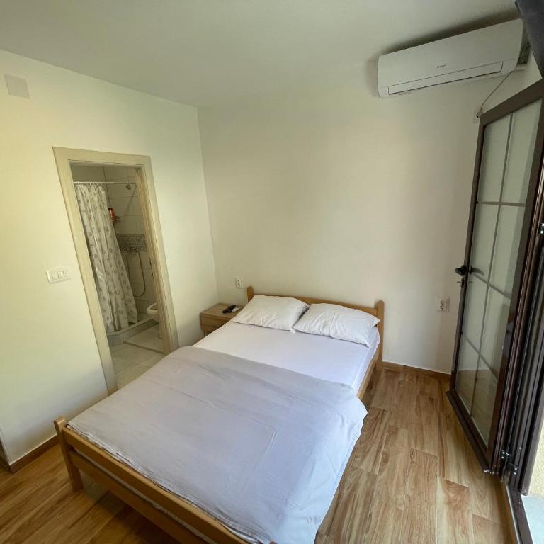 Apartments Dionis - Studio with Balcony - 4