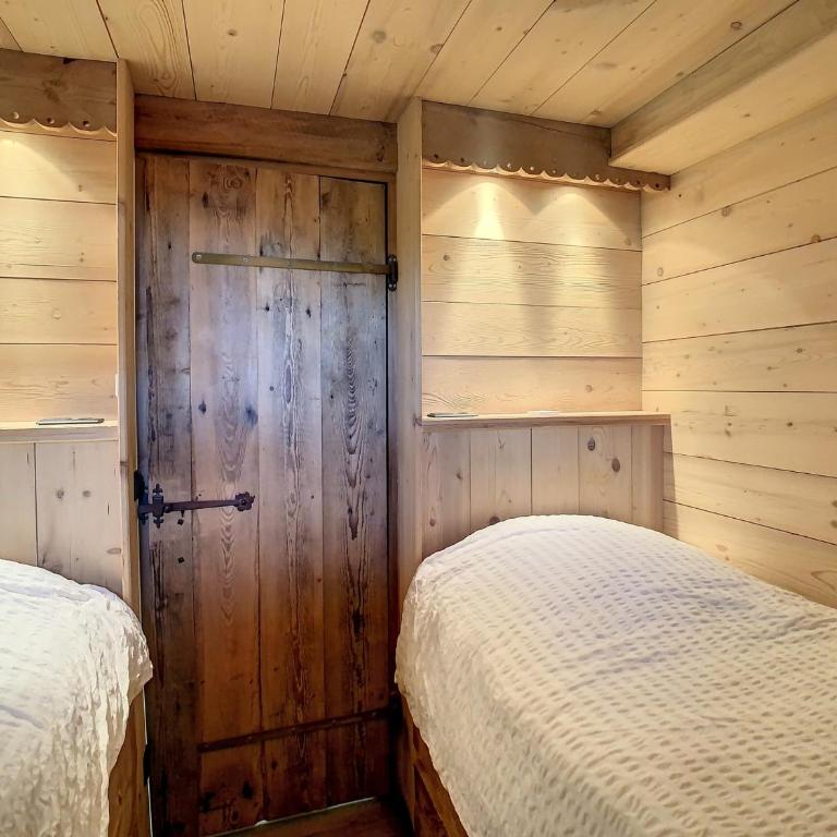 Chalet 6 pièces à Combloux avec cheminée et parking - Appartement 5 Chambres - 9
